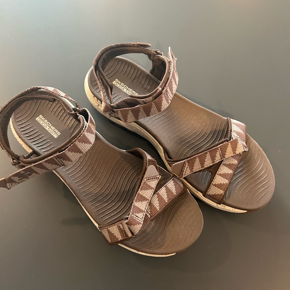 Sketchers sandals